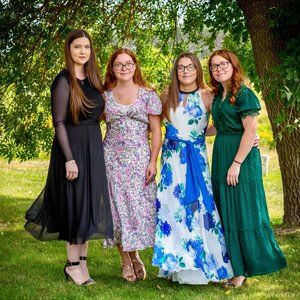 Meet your Posher, Elaine